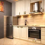 Appartement 2 Min Walk To Main Square - Click For Info *