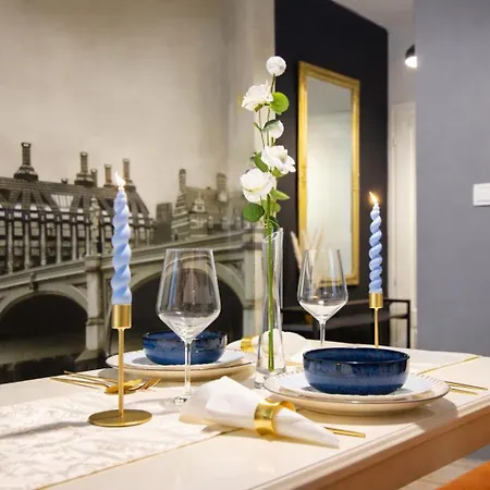 2 Min Walk To Main Square - Click For Info Apartamento Escópia