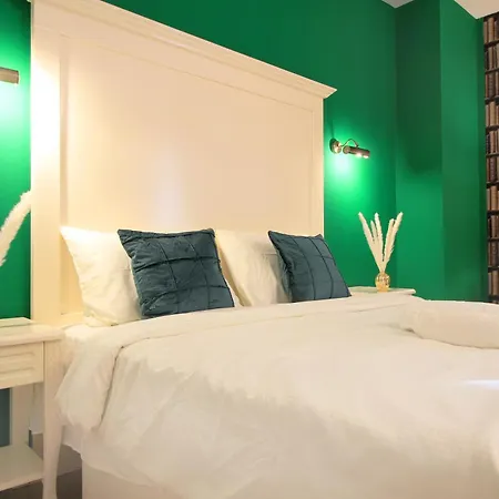 아파트 2 Min Walk To Main Square - Click For Info