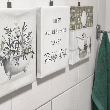 2 Min Walk To Main Square - Click For Info Apartment *