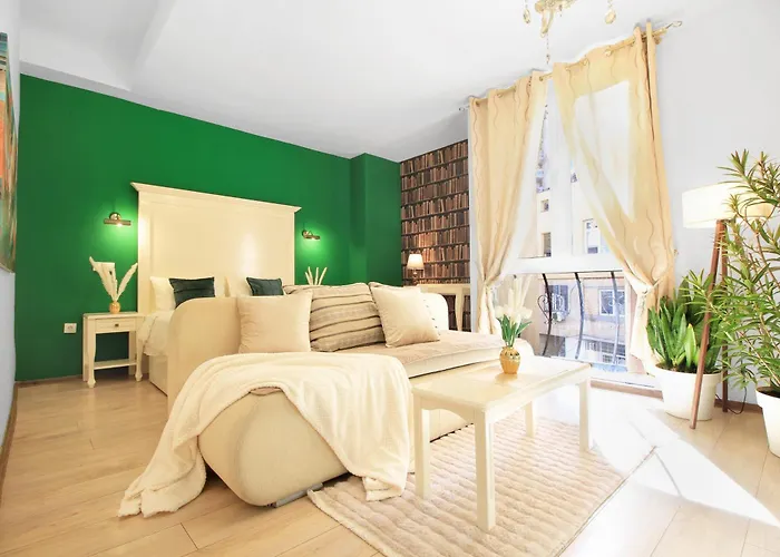 2 Min Walk To Main Square - Click For Info