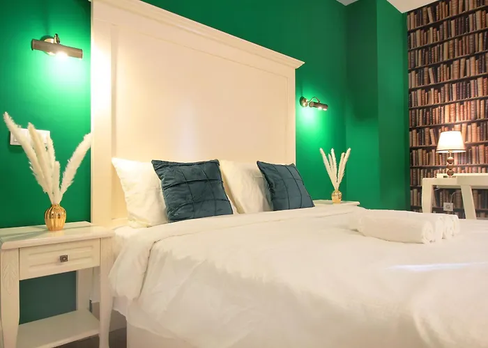 Apartment 2 Min Walk To Main Square - Click For Info