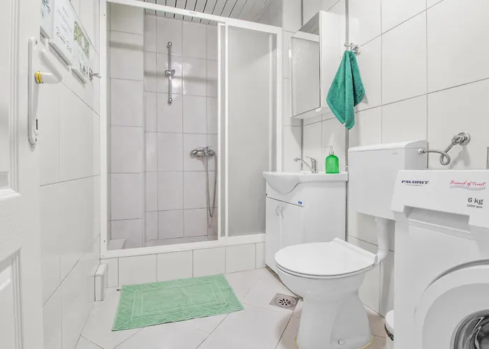 2 Min Walk To Main Square - Click For Info 스코페