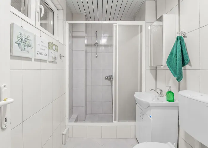 2 Min Walk To Main Square - Click For Info 아파트 스코페